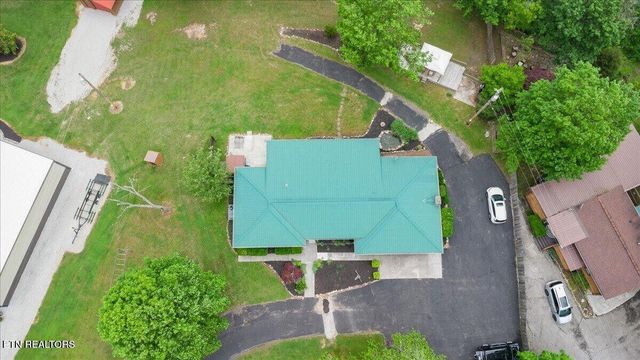 446 Oak Run Rd, Lafollette, TN 37766