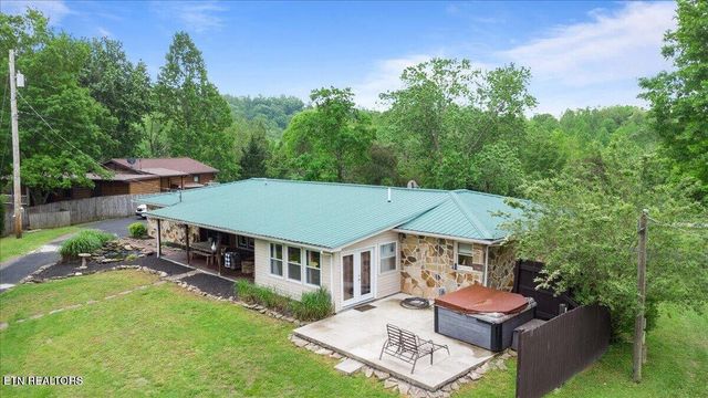 446 Oak Run Rd, Lafollette, TN 37766