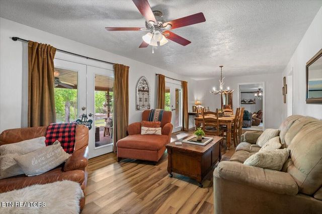 446 Oak Run Rd, Lafollette, TN 37766