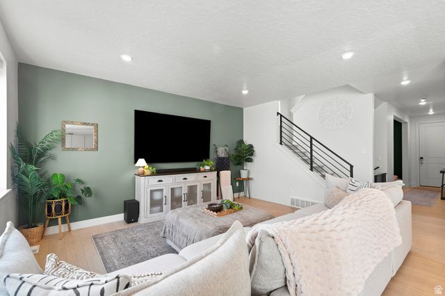 1048 N KENSINGTON HTS, Kaysville, UT 84037