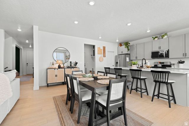 1048 N KENSINGTON HTS, Kaysville, UT 84037