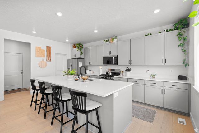 1048 N KENSINGTON HTS, Kaysville, UT 84037