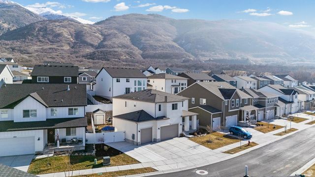 1048 N KENSINGTON HTS, Kaysville, UT 84037