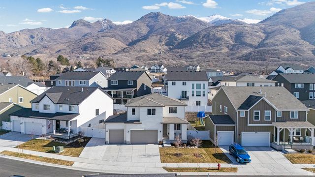 1048 N KENSINGTON HTS, Kaysville, UT 84037
