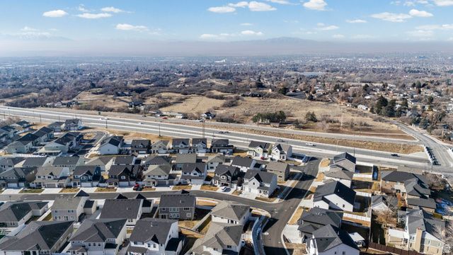 1048 N KENSINGTON HTS, Kaysville, UT 84037