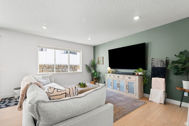 1048 N KENSINGTON HTS, Kaysville, UT 84037