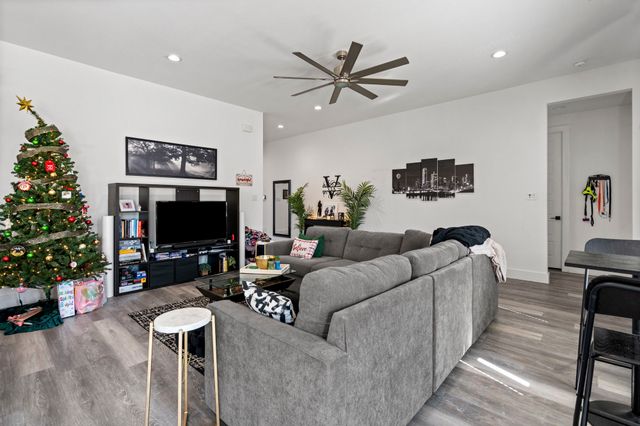 7722 Oak Garden Trail, Dallas, TX 75232
