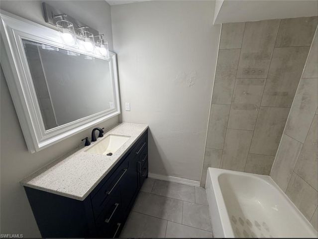 527 SE 5th PL, Cape Coral, FL 33990