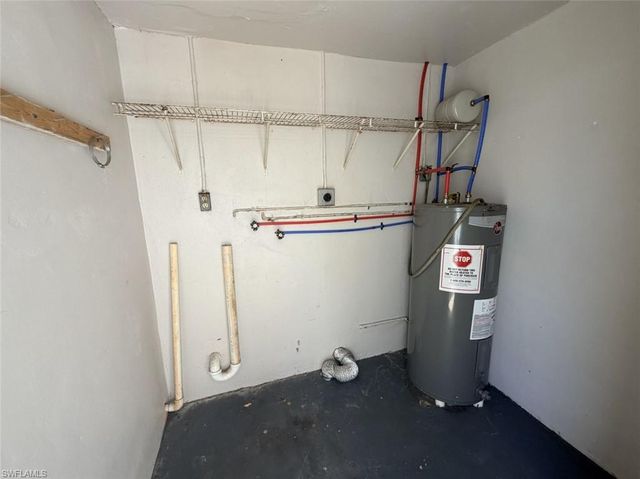 527 SE 5th PL, Cape Coral, FL 33990