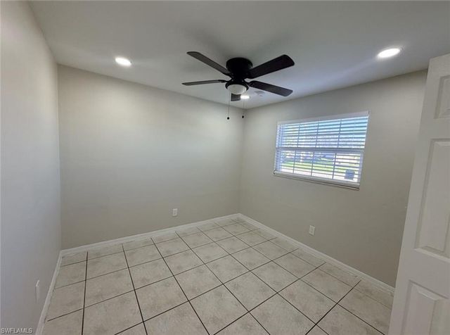 527 SE 5th PL, Cape Coral, FL 33990