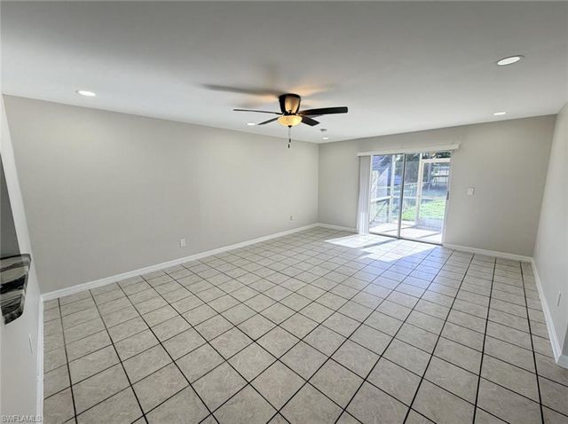 527 SE 5th PL, Cape Coral, FL 33990