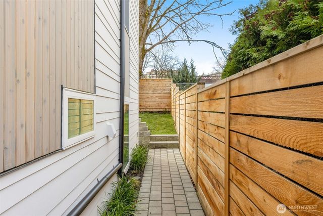 1627 B 21st Avenue, Seattle, WA 98122