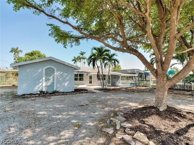 16 Estate DR, North Fort Myers, FL 33917