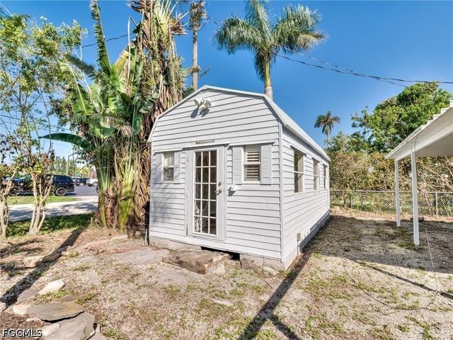 16 Estate DR, North Fort Myers, FL 33917