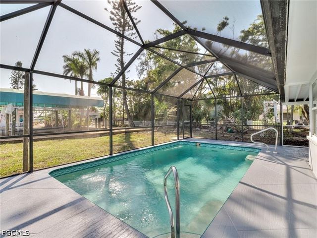 16 Estate DR, North Fort Myers, FL 33917