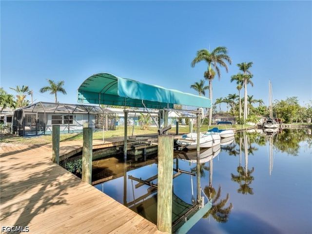 16 Estate DR, North Fort Myers, FL 33917