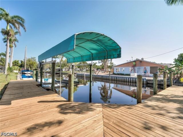 16 Estate DR, North Fort Myers, FL 33917