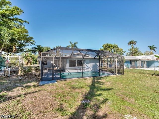 16 Estate DR, North Fort Myers, FL 33917