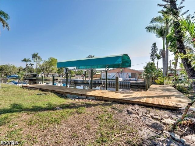 16 Estate DR, North Fort Myers, FL 33917