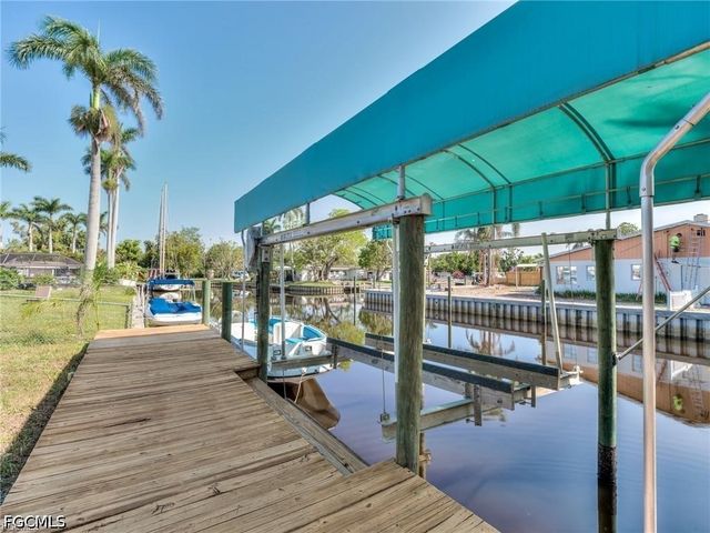 16 Estate DR, North Fort Myers, FL 33917