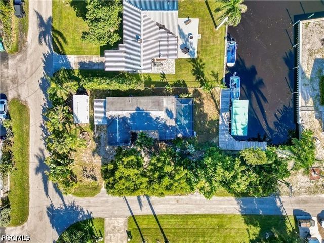 16 Estate DR, North Fort Myers, FL 33917