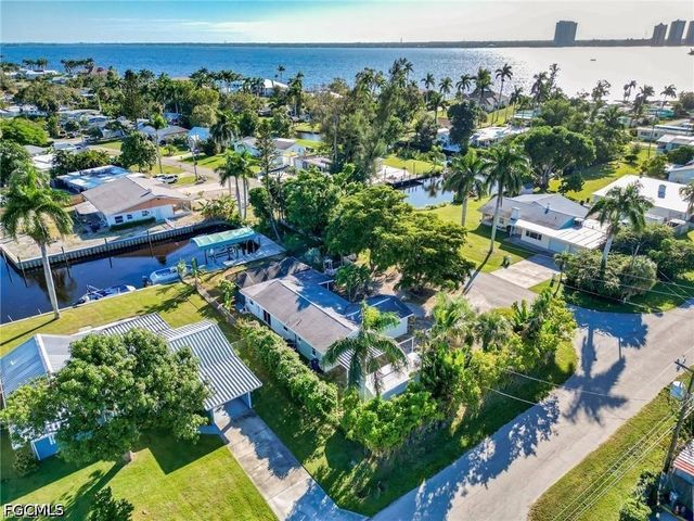 16 Estate DR, North Fort Myers, FL 33917