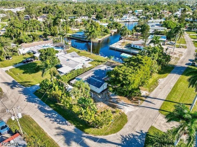 16 Estate DR, North Fort Myers, FL 33917