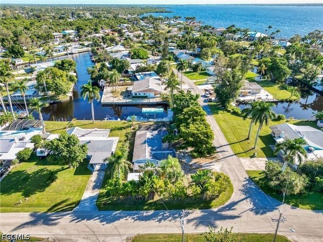 16 Estate DR, North Fort Myers, FL 33917