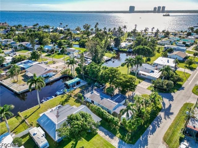 16 Estate DR, North Fort Myers, FL 33917