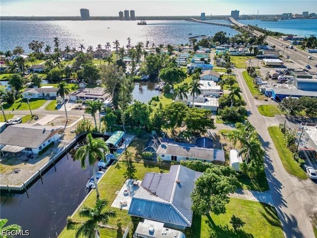 16 Estate DR, North Fort Myers, FL 33917
