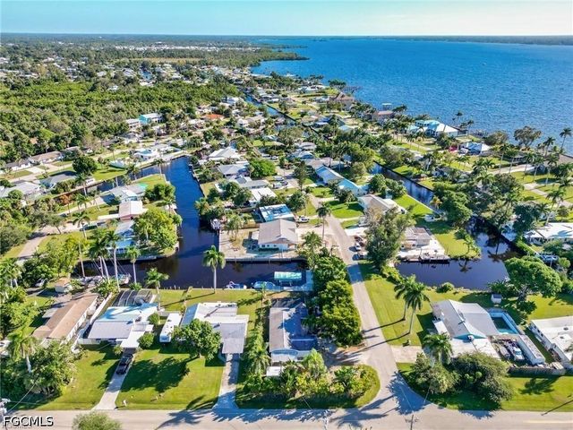 16 Estate DR, North Fort Myers, FL 33917