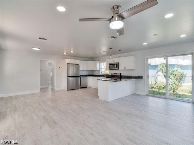 16 Estate DR, North Fort Myers, FL 33917