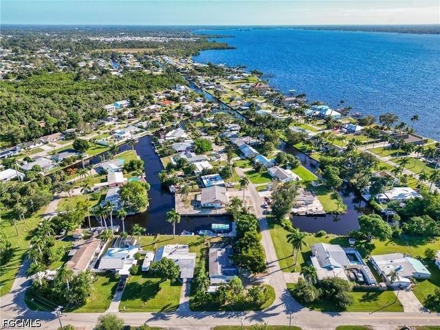 16 Estate DR, North Fort Myers, FL 33917