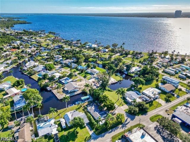 16 Estate DR, North Fort Myers, FL 33917