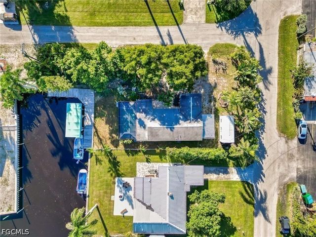 16 Estate DR, North Fort Myers, FL 33917