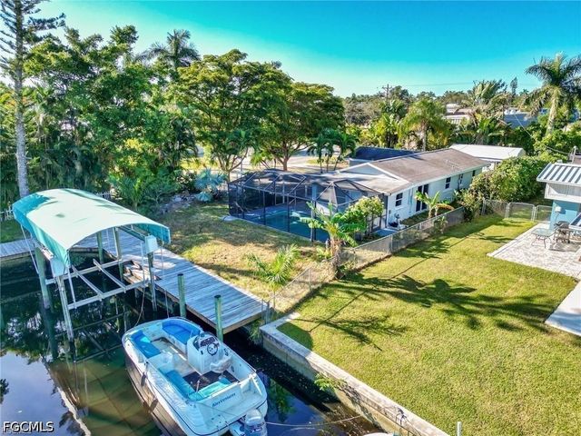 16 Estate DR, North Fort Myers, FL 33917