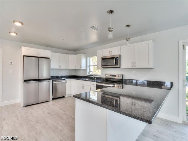 16 Estate DR, North Fort Myers, FL 33917