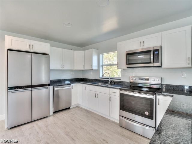 16 Estate DR, North Fort Myers, FL 33917