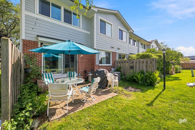 686 MALLARD Lane, Deerfield, IL 60015