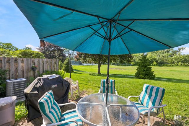 686 MALLARD Lane, Deerfield, IL 60015