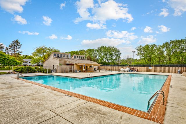 686 MALLARD Lane, Deerfield, IL 60015