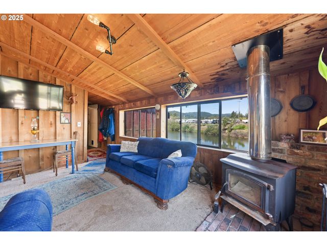 56941 FISHTRAP Rd, Coquille, OR 97423