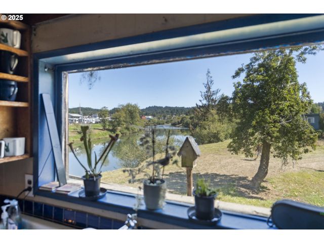 56941 FISHTRAP Rd, Coquille, OR 97423