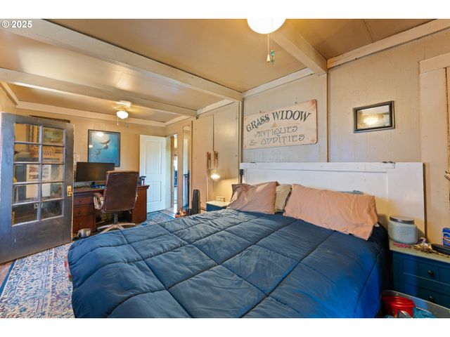 56941 FISHTRAP Rd, Coquille, OR 97423