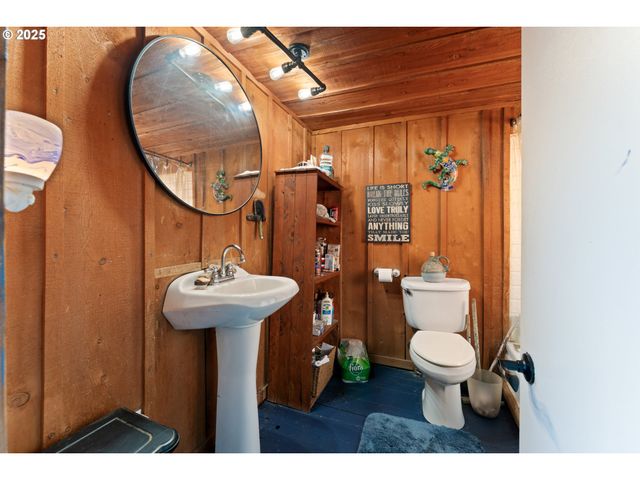 56941 FISHTRAP Rd, Coquille, OR 97423