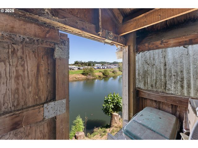 56941 FISHTRAP Rd, Coquille, OR 97423