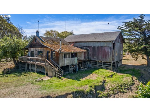 56941 FISHTRAP Rd, Coquille, OR 97423