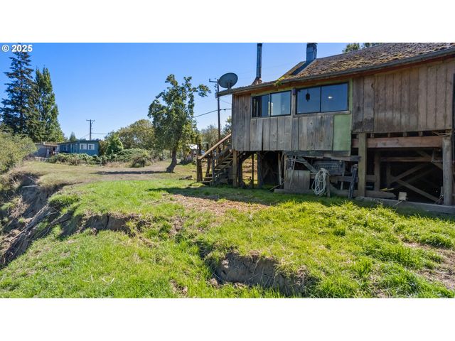 56941 FISHTRAP Rd, Coquille, OR 97423