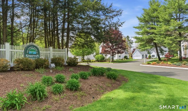 32 Southbridge Court, Simsbury, CT 06070