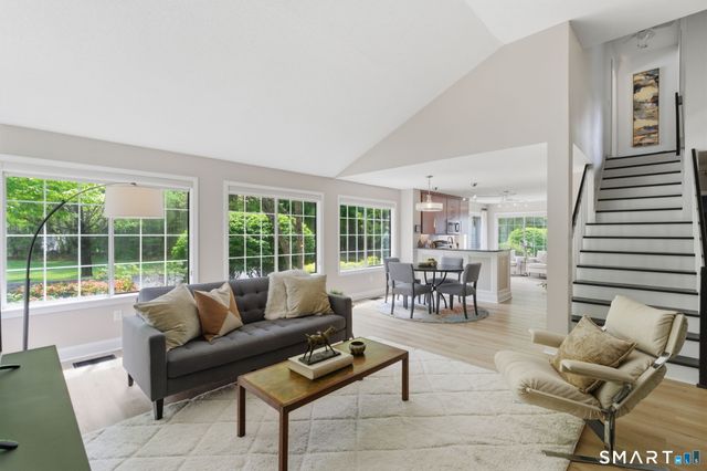32 Southbridge Court, Simsbury, CT 06070